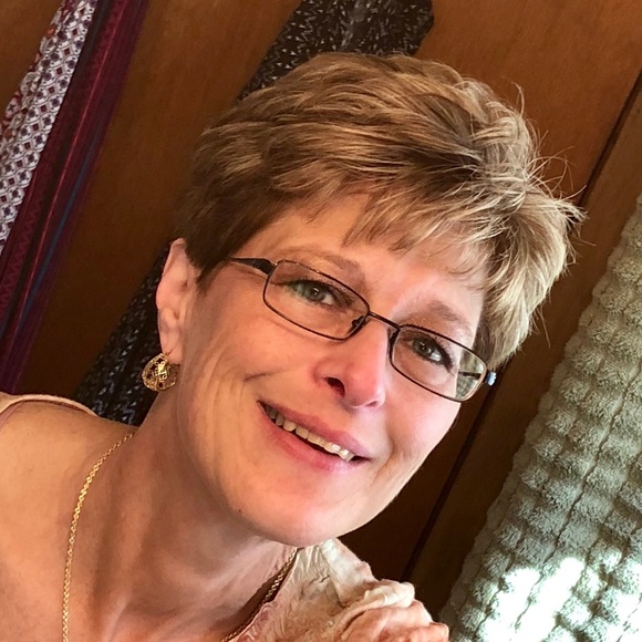 Meet your Posher, Karen - Picture 2 of 2